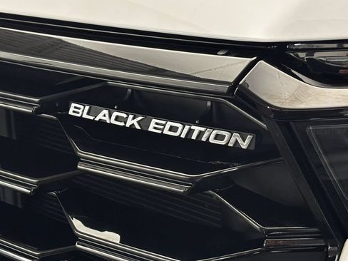 Used 2025 Honda Pilot Black Edition image 3