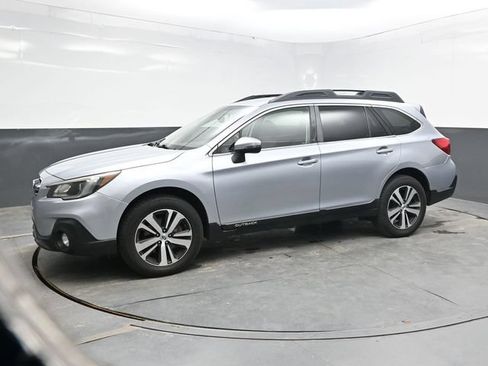 Used 2019 Subaru Outback 2.5i Limited AWD/4WD image 3