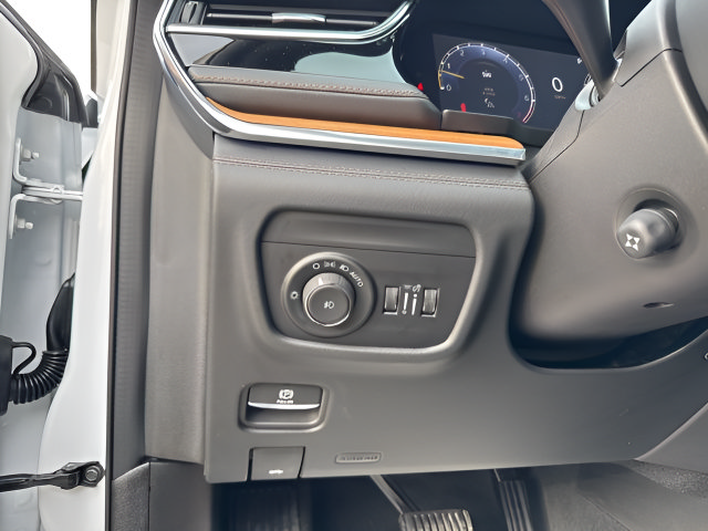 Used 2024 Jeep Grand Cherokee Summit AWD/4WD image 8