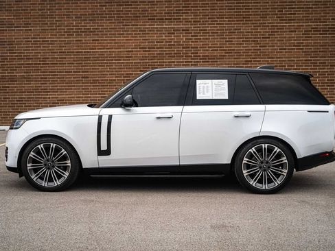 Used 2024 Land Rover Range Rover SE AWD/4WD image 3
