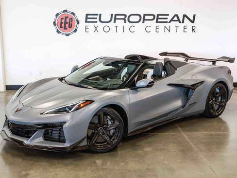 Used 2025 Chevrolet Corvette Z06 RWD image 6