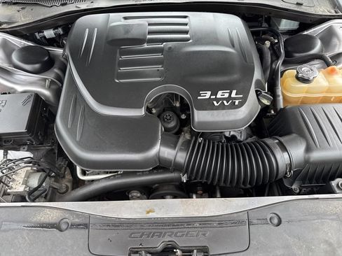 Used 2018 Dodge Charger SXT w/ Blacktop Package RWD image 44