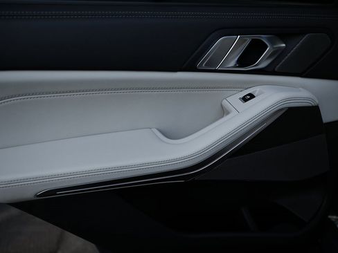 New 2026 BMW X5 xDrive50e w/ Executive Package image 24