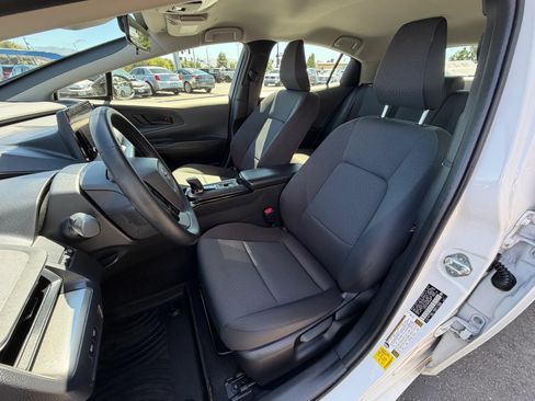 Used 2024 Toyota Prius LE FWD image 9