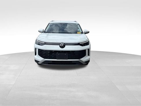 Used 2025 Volkswagen Tiguan SE FWD image 10