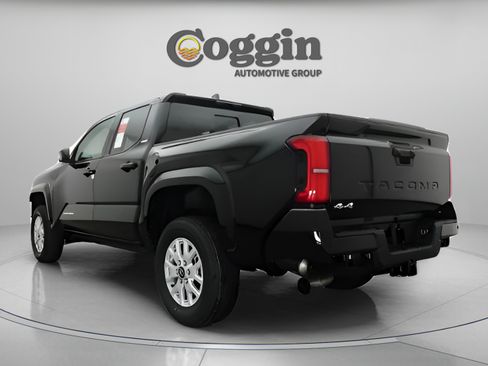 Used 2025 Toyota Tacoma SR5 AWD/4WD image 10