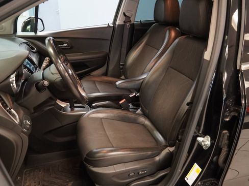 Used 2019 Chevrolet Trax LT w/ LT Convenience Package AWD/4WD image 3