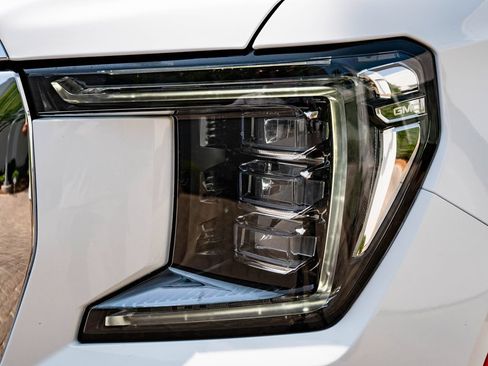 Used 2024 GMC Yukon SLT w/ SLT Luxury Package AWD/4WD image 15