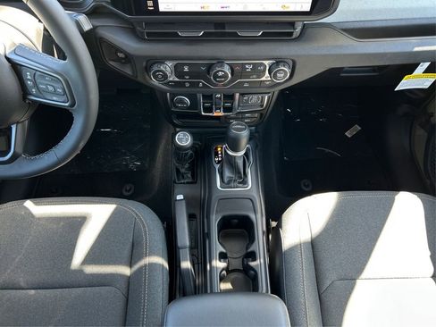 New 2025 Jeep Gladiator Sport image 23