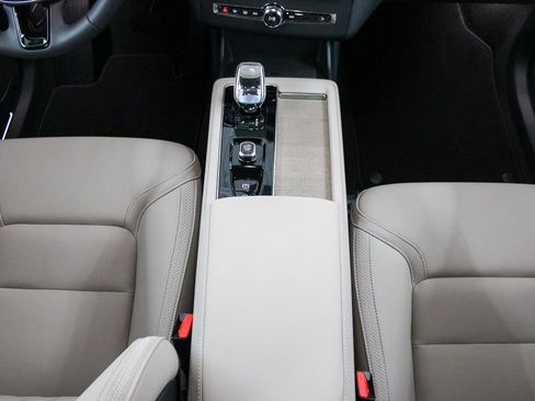 New 2026 Volvo XC90 B5 Core w/ Protection Package Premier AWD/4WD image 21