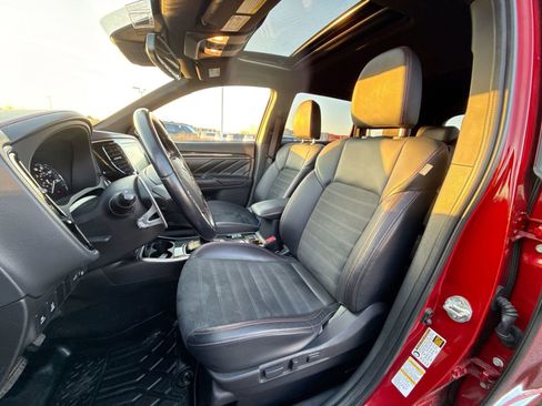 Used 2022 Mitsubishi Outlander LE image 12