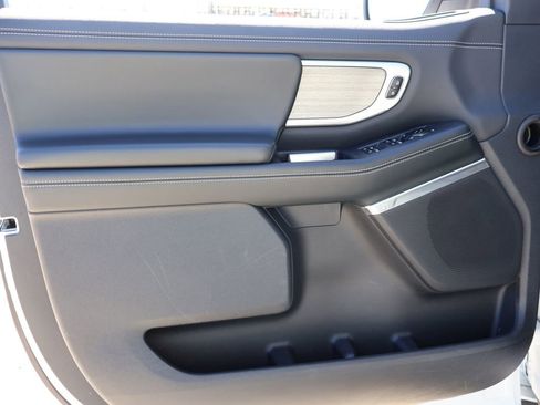 Certified 2025 Ford Expedition Max Platinum image 23