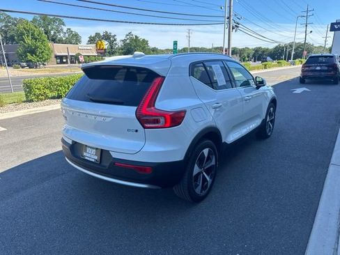 Certified 2025 Volvo XC40 B5 Plus AWD/4WD image 5