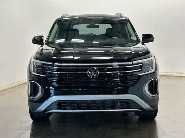 Used 2025 Volkswagen Atlas Peak Edition SE AWD/4WD image 31