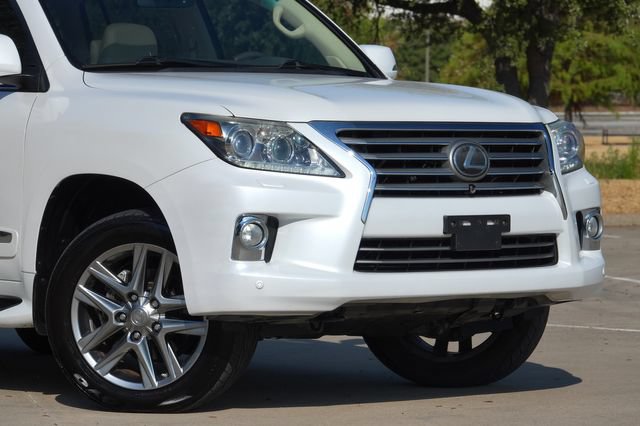 Used 2013 Lexus LX 570 4WD w/ Luxury Pkg w/Pre-crash image 18