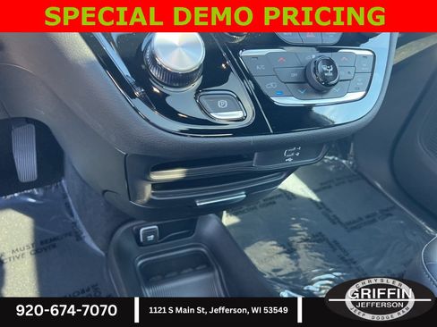 New 2026 Chrysler Pacifica Select image 30