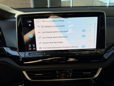 Used 2024 Volkswagen Atlas Cross Sport SEL R-Line image 23