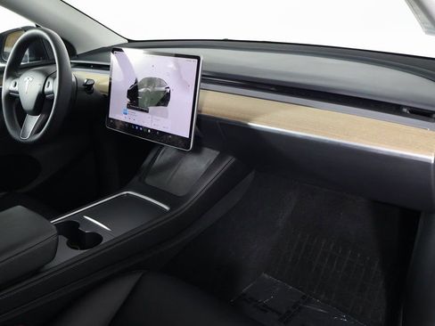 Used 2022 Tesla Model Y Long Range image 9