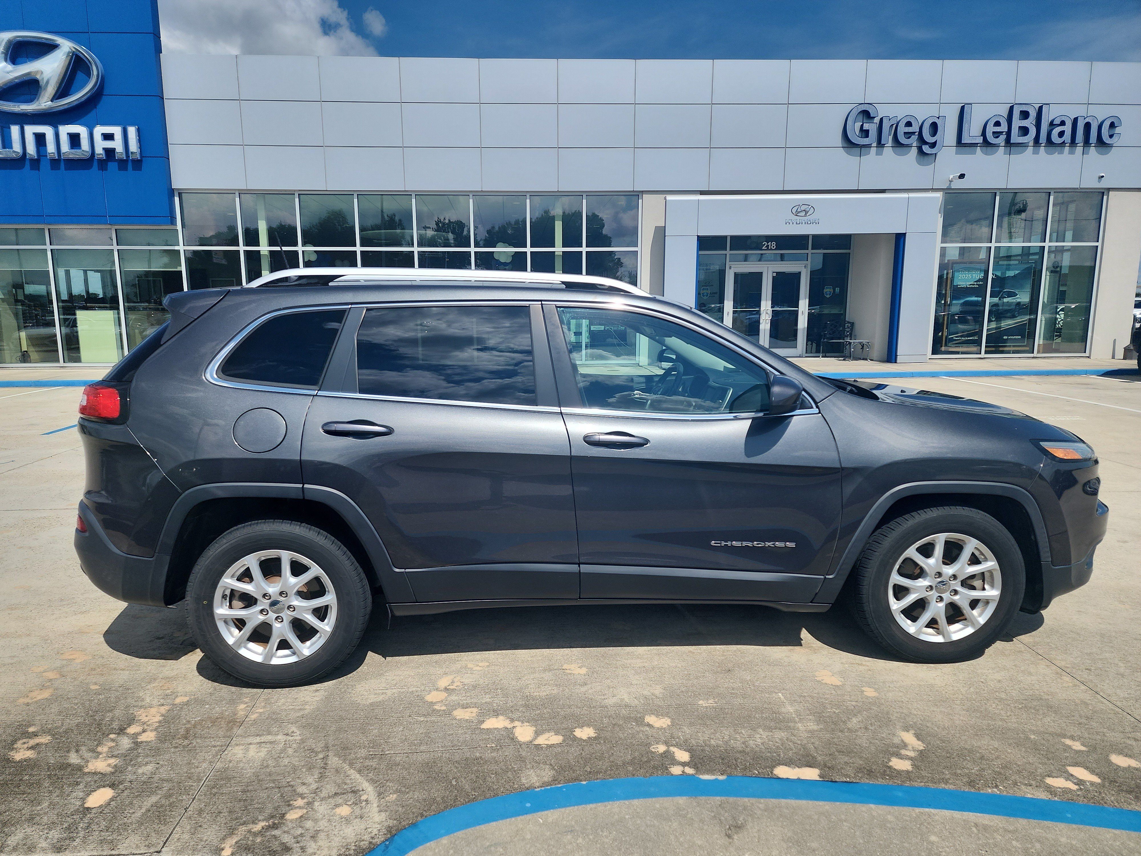 Used 2016 Jeep Cherokee Latitude w/ Comfort & Sound Group FWD image 8
