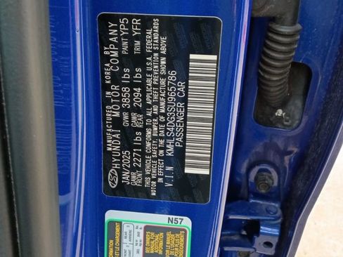 Used 2025 Hyundai Elantra SEL image 3