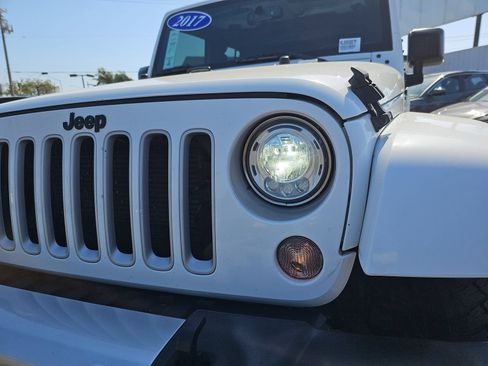 Used 2017 Jeep Wrangler Unlimited Sahara w/ Connectivity Group AWD/4WD image 31