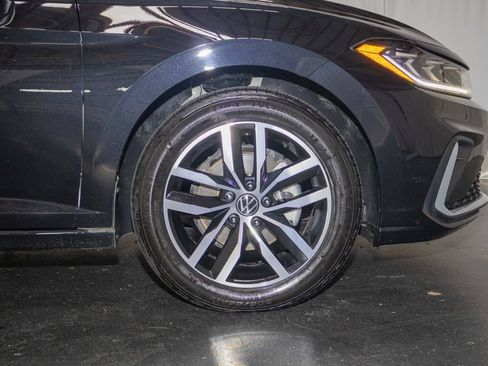 Used 2025 Volkswagen Jetta SE FWD image 7