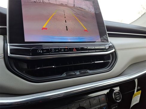 Used 2022 Jeep Compass Limited image 12