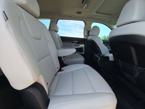 Used 2024 Kia Telluride S w/ S Sunroof Package image 13