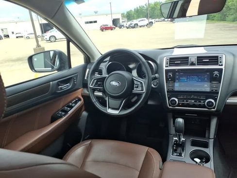 Used 2019 Subaru Outback 3.6R Touring AWD/4WD image 6