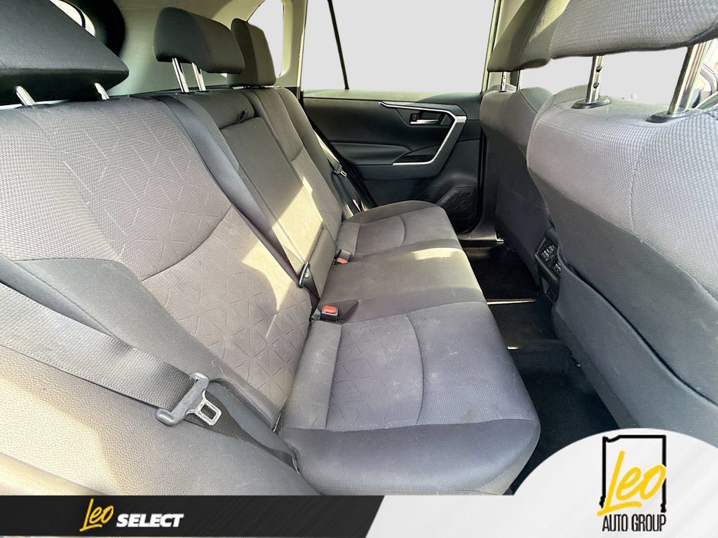 Used 2019 Toyota RAV4 XLE AWD/4WD image 28