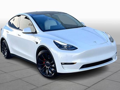 Used 2024 Tesla Model Y Performance image 2