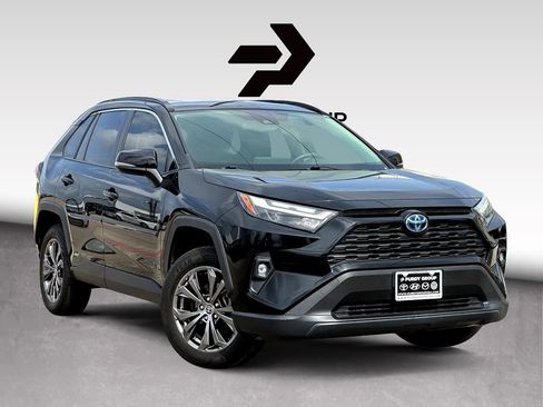 Used 2022 Toyota RAV4 XLE Premium image 1