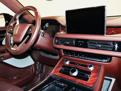 Used 2024 Lincoln Aviator Black Label AWD/4WD image 70