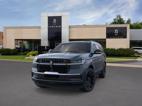 New 2026 Lincoln Navigator Reserve image 3