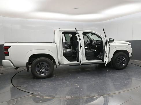 Certified 2025 Nissan Frontier SV image 32