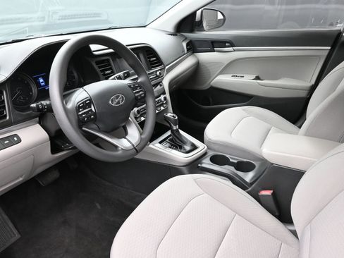 Used 2020 Hyundai Elantra SE image 10