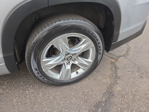 Used 2019 Toyota Highlander Limited image 10