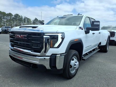 New 2026 GMC Sierra 3500 Pro image 3