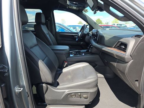 Used 2025 Chevrolet Suburban Z71 AWD/4WD image 8