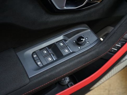 Used 2023 Lamborghini Urus Performante AWD/4WD image 38