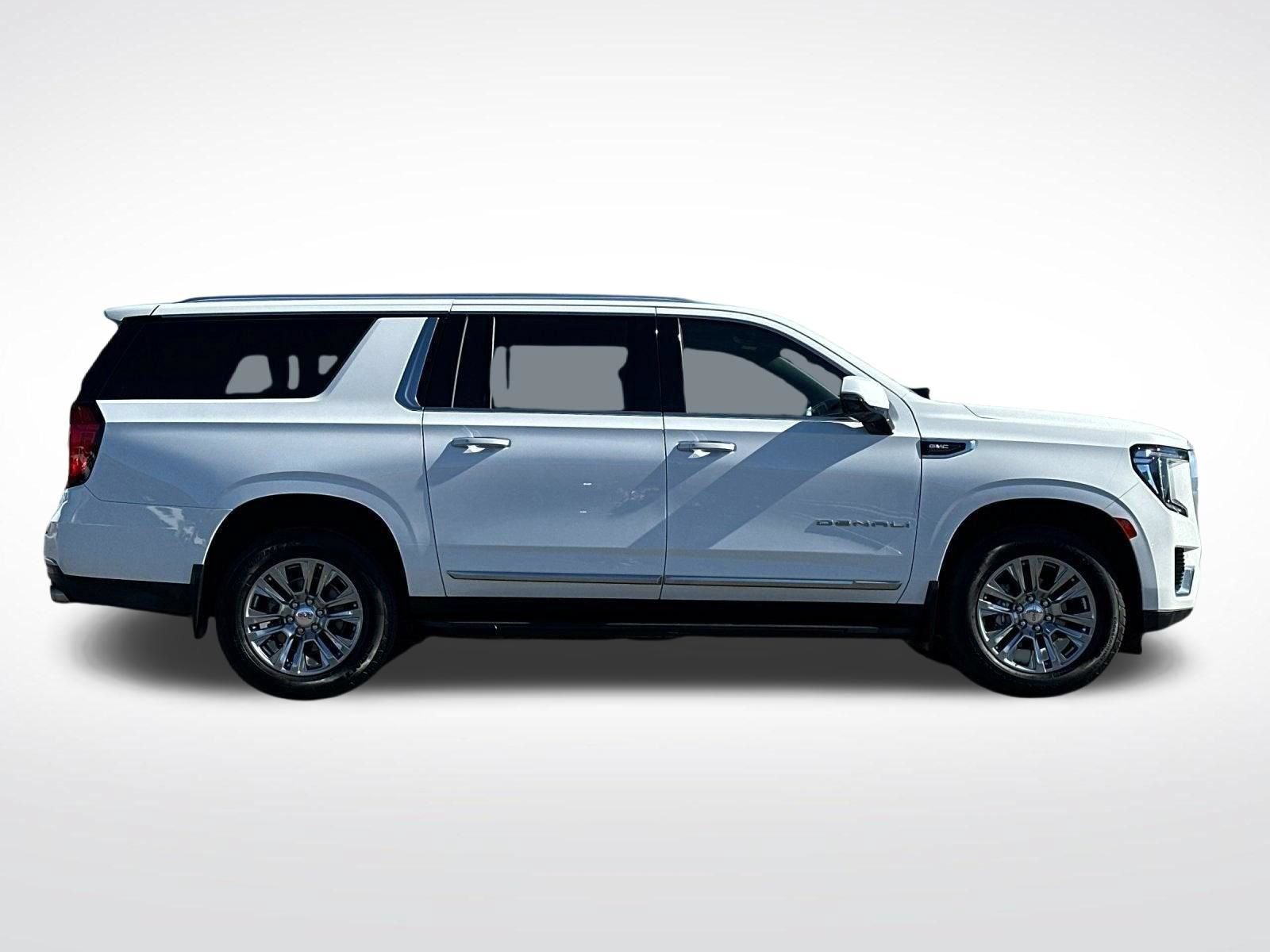 Used 2023 GMC Yukon XL Denali AWD/4WD image 2