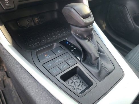 Used 2022 Toyota RAV4 LE image 26