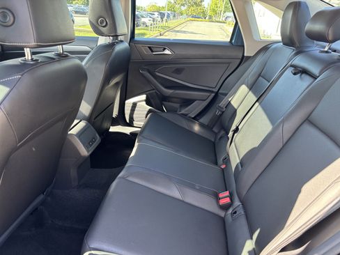 Used 2019 Volkswagen Jetta SE w/ Cold Weather Package image 34