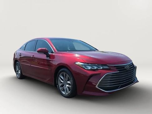 Used 2019 Toyota Avalon XLE FWD image 3