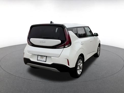 Used 2025 Kia Soul LX w/ LX Technology Package FWD image 14