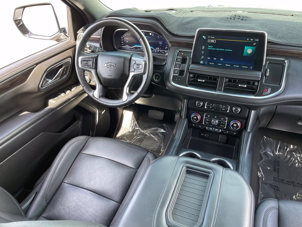 Used 2022 Chevrolet Tahoe Z71 w/ Luxury Package AWD/4WD image 17
