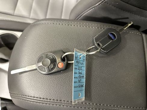 Used 2015 Ford Escape SE image 32