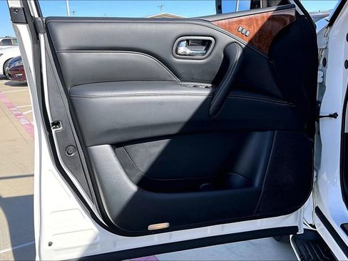 Certified 2019 INFINITI QX80 Luxe w/ All-Season Package image 23