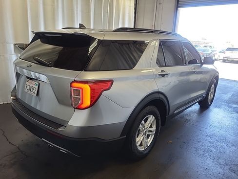 Used 2023 Ford Explorer XLT w/ Equipment Group 202A RWD image 4