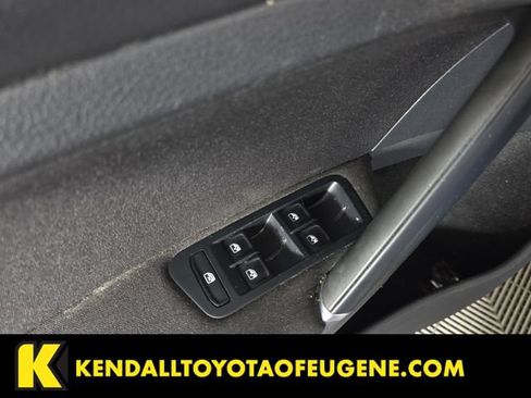 Used 2016 Volkswagen e-Golf SE w/ DC Fast Charging Package FWD image 19